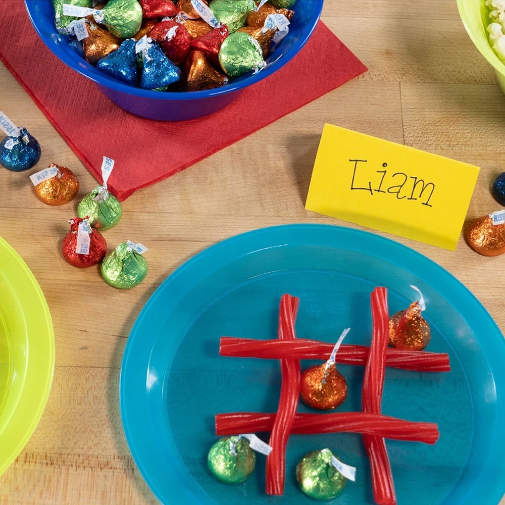 twizzlers and hershey kisses tic tac toe