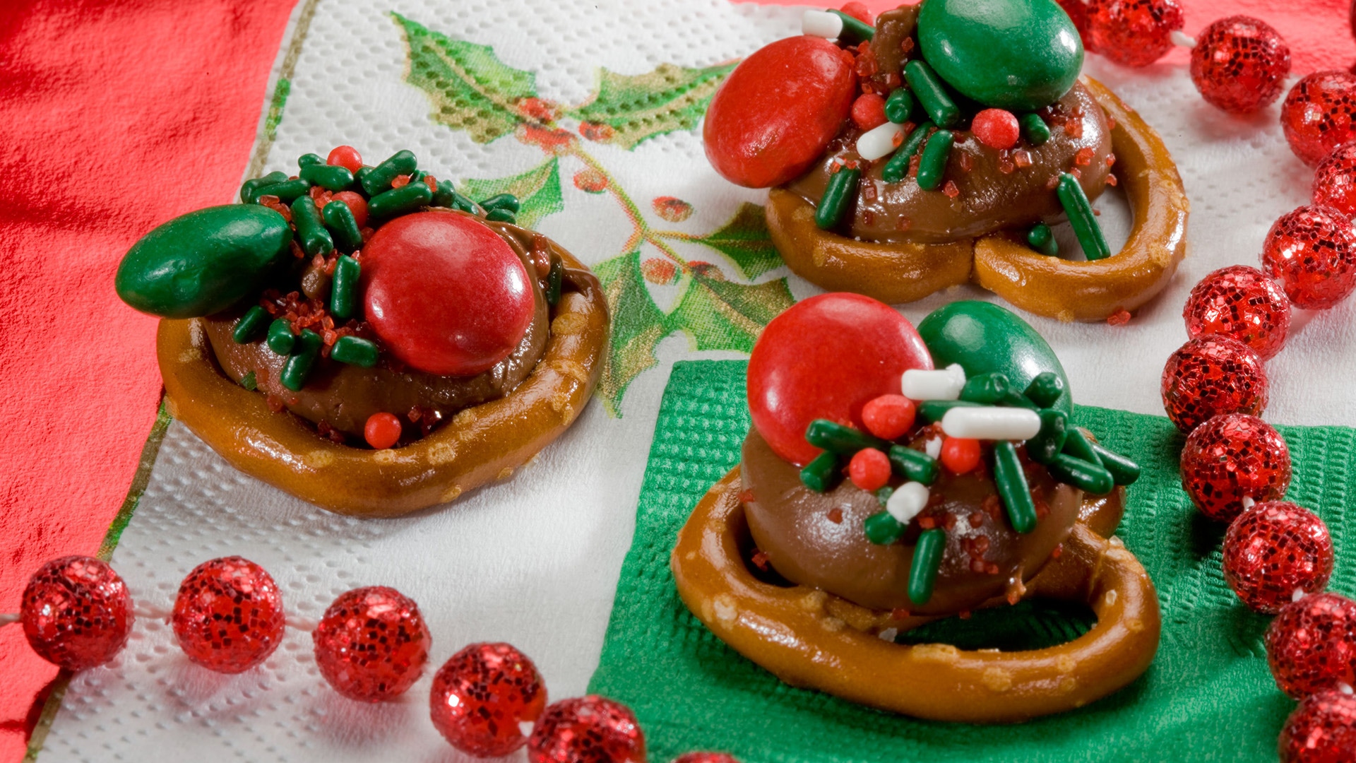 KISSES Candy Holiday Twists